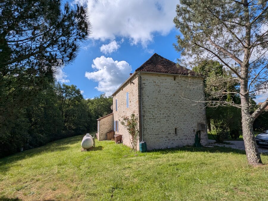 Façade en pierre à Gourdon.