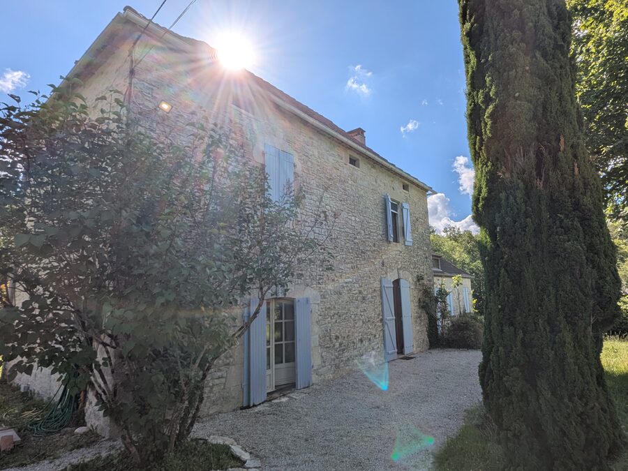 La maison au soleil à Gourdon.